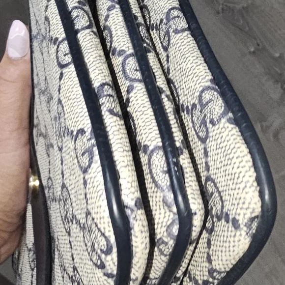 Gucci NAVY and Cream Crossbody Bag - Picture 12 of 17